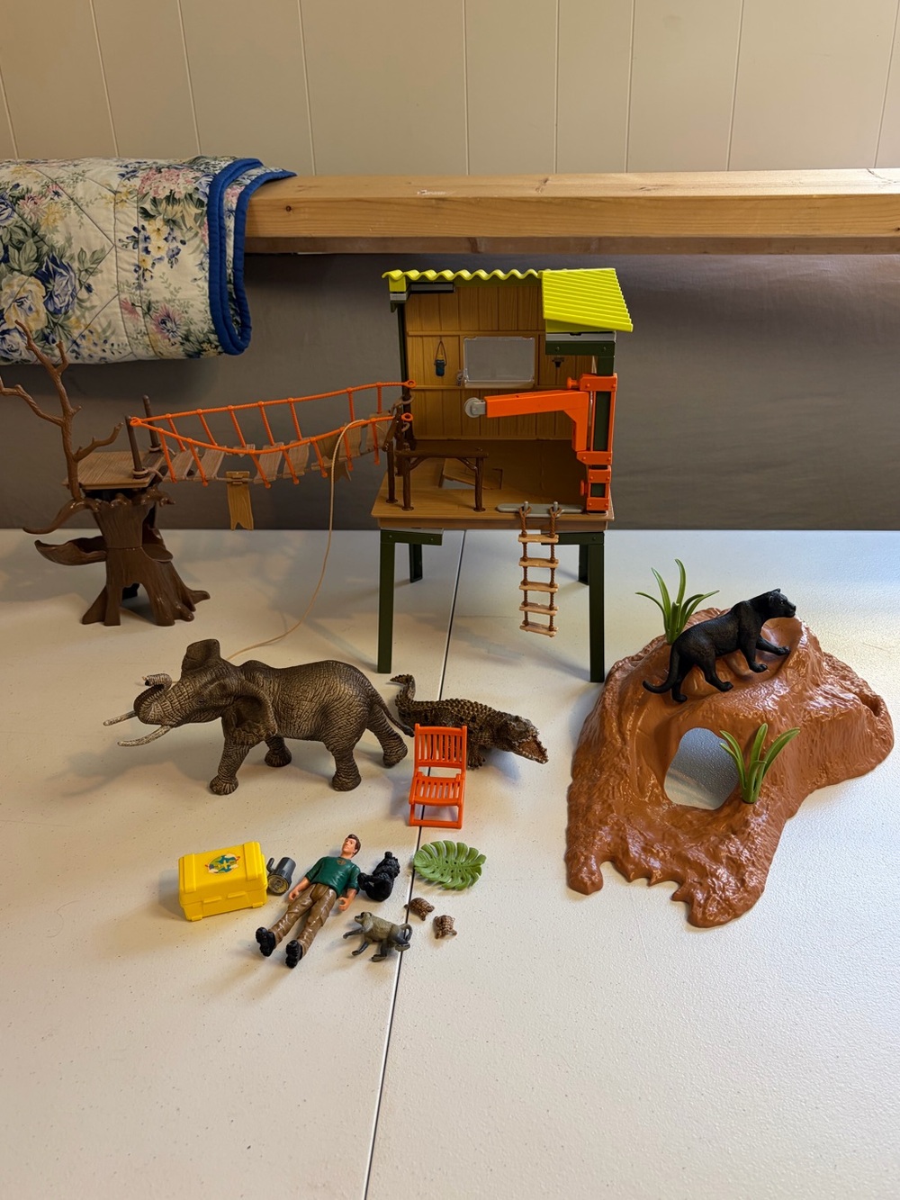 Schleich Wild Life Ranger Adventure Station Toy Set elephant jaguar crocodile